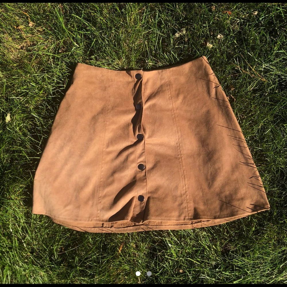 Kendall x Kylie button up beige skirt